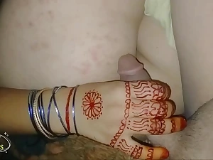 Desi wifey SidraMinhas covets a meaty guy-bap for her Pakistani prego rail